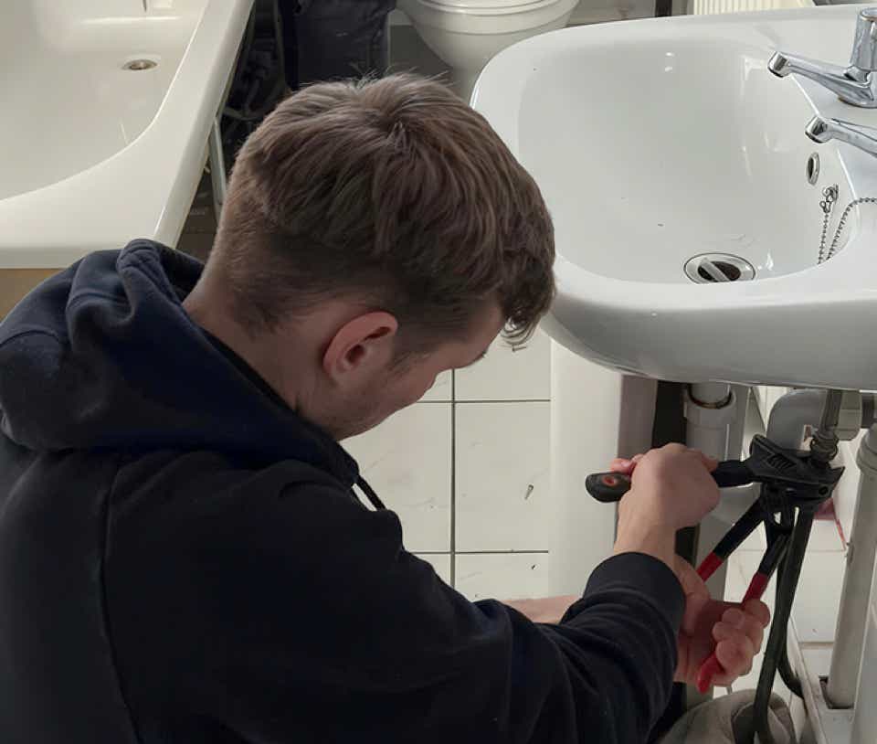 Image of Plumb Yorkshire Ltd. team member attending to repairs.