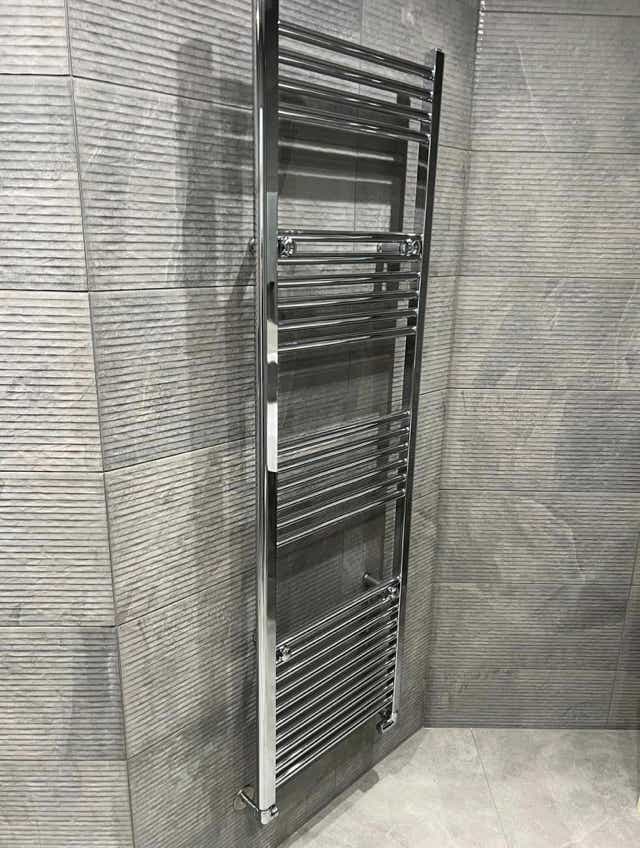 Modern bathroom with natural light by Plumb Yorkshire.