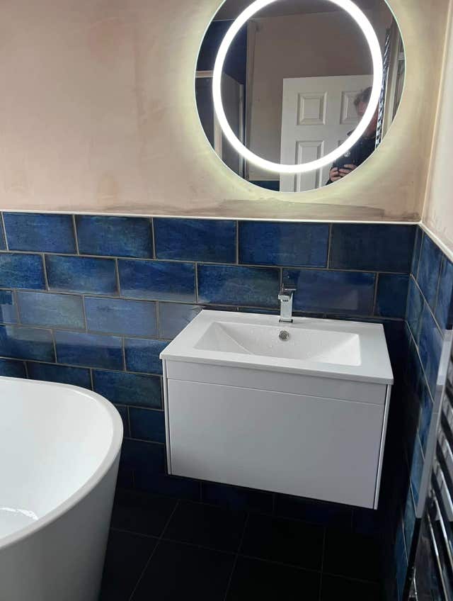 Sleek contemporary bathroom mirror lighting by Plumb Yorkshire.